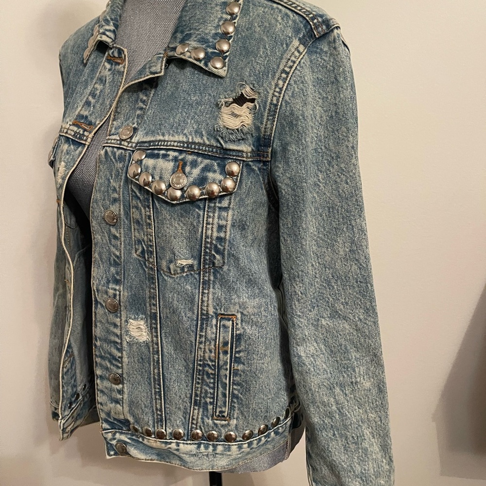 Forever 21 Light Blue Studded Denim Jacket. Size Small - Picture 6 of 15